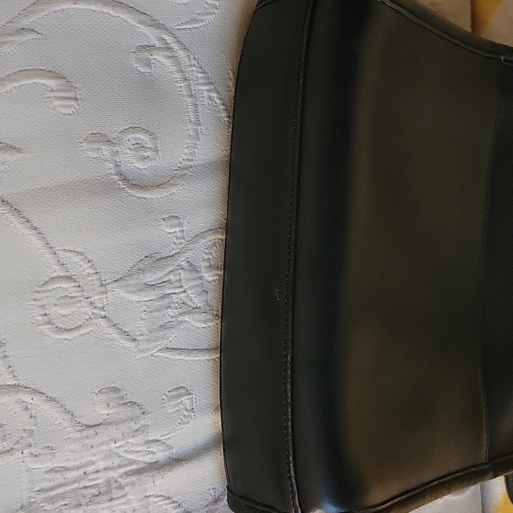 Vintage Coach legacy black leather zip shoulder crossbody. - Picture 5 of 7